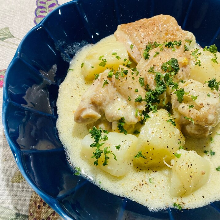 ♦️鶏肉とじゃがいもの サワークリーム煮